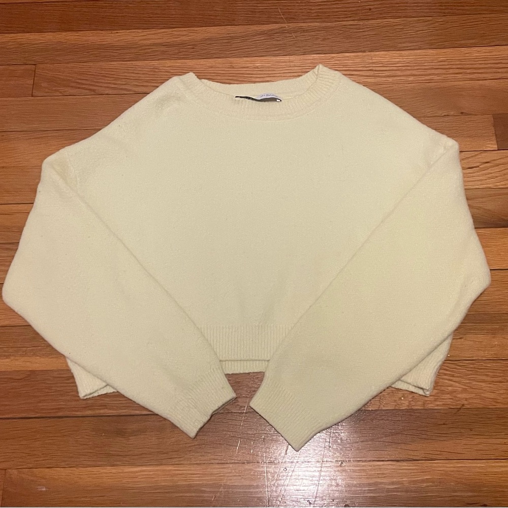 Zara cropped yellow fuzzy sweater size S
